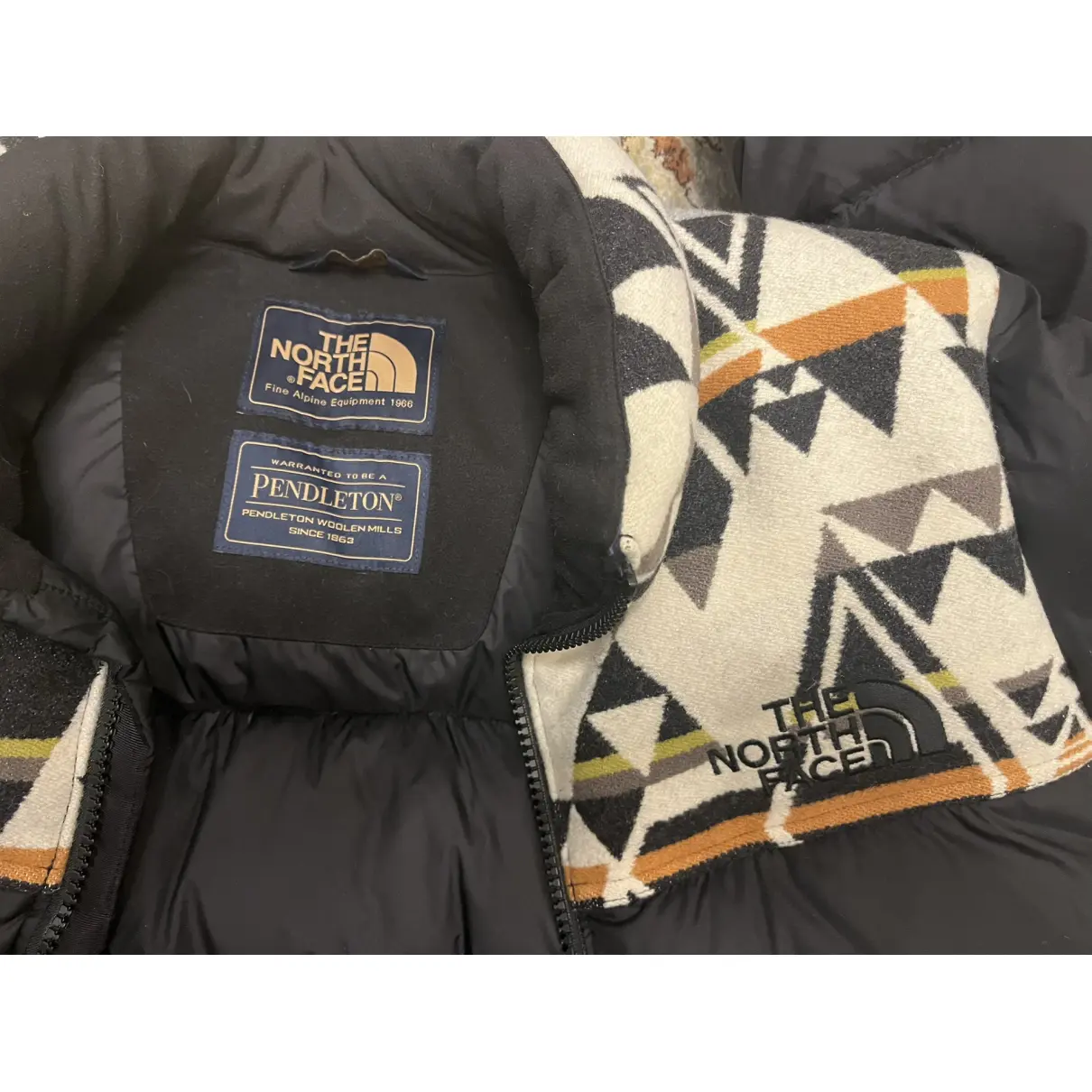 Wool puffer The North Face Black size L International in Wool