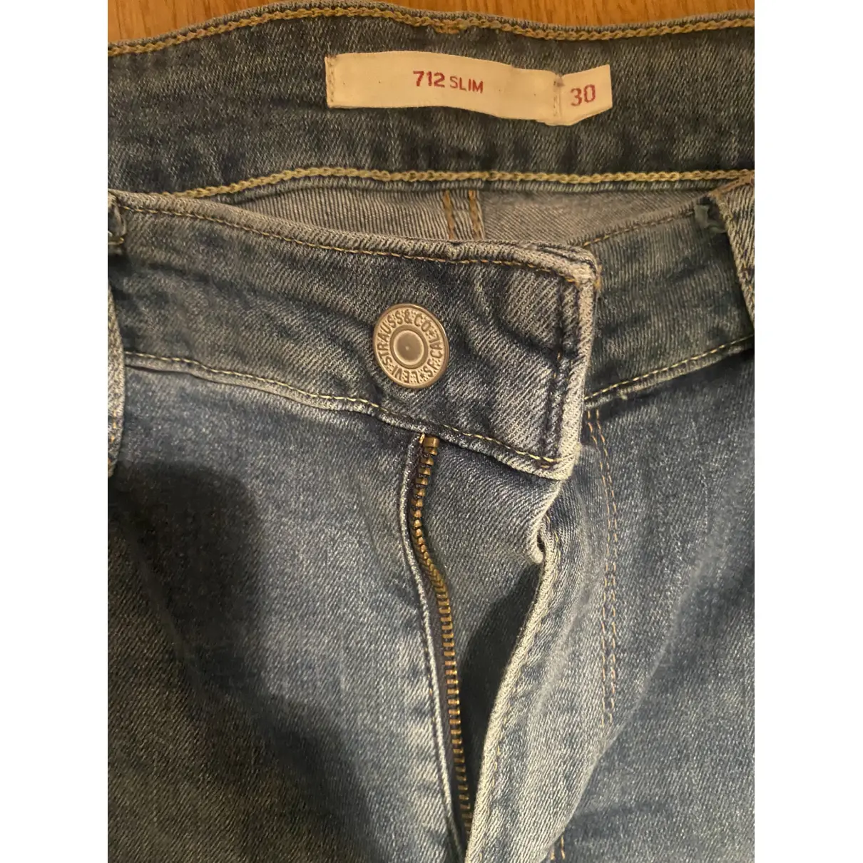 Buy Levi's 712 slim jeans online