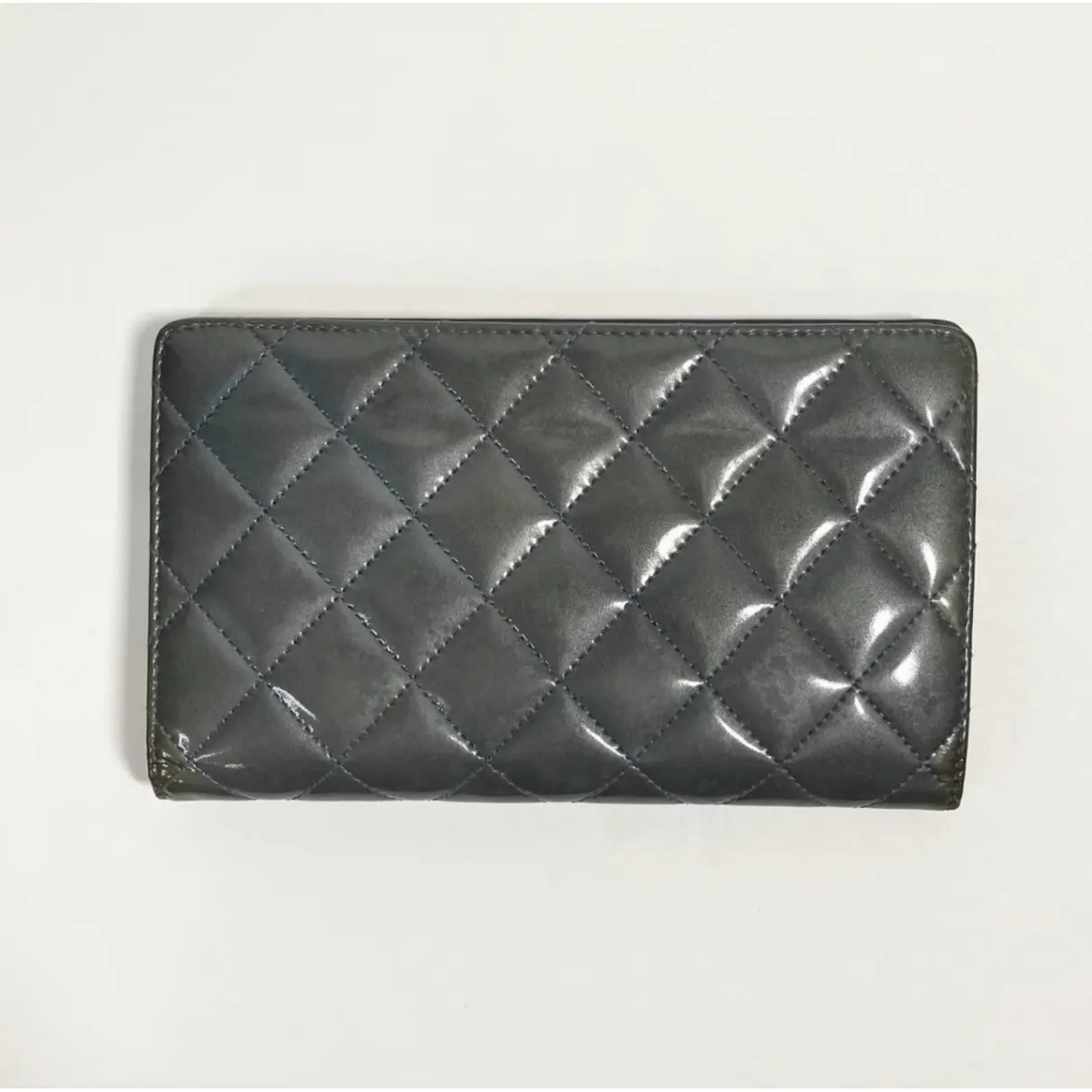 Buy Chanel Timeless/Classique patent leather wallet online