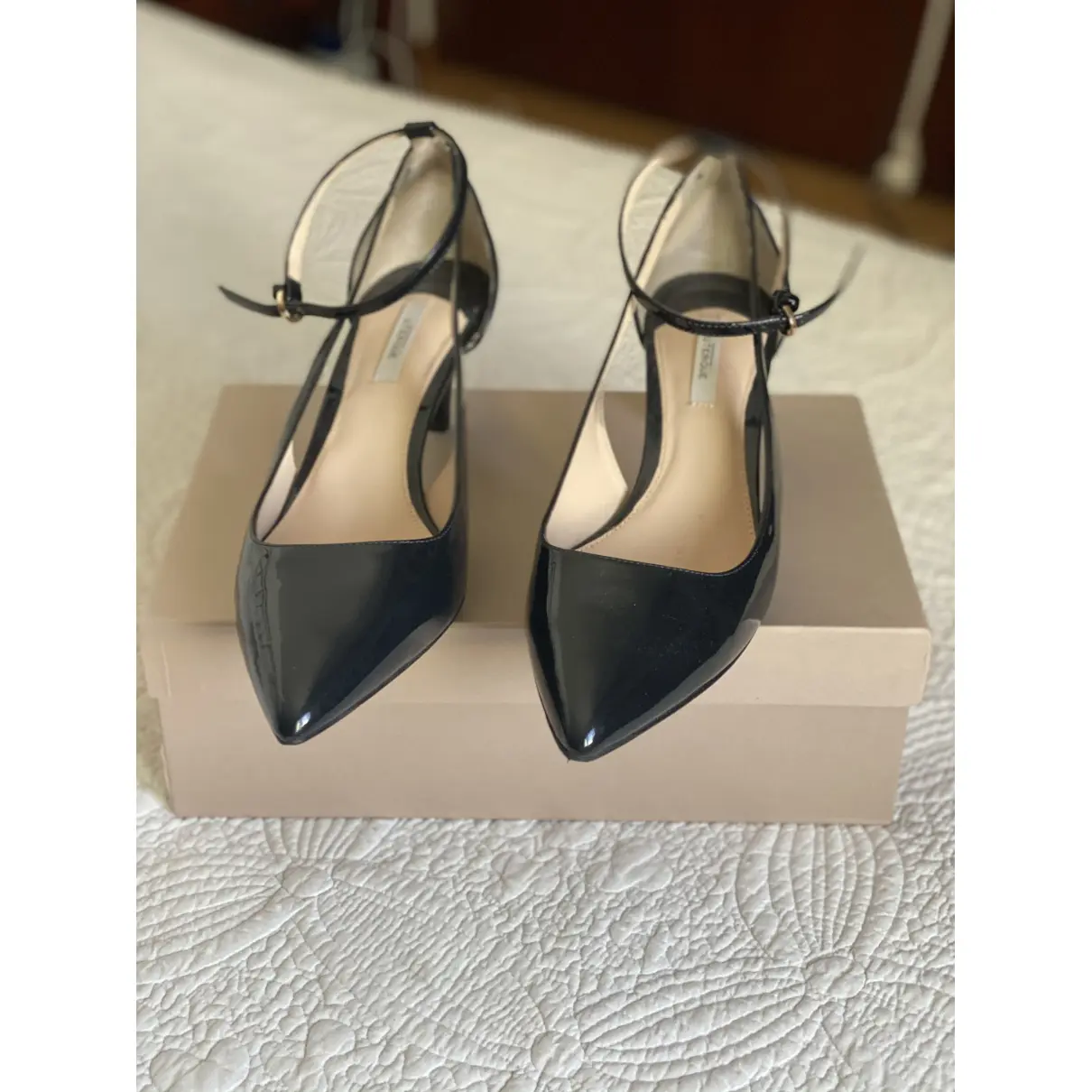 Buy Uterque Patent leather heels online