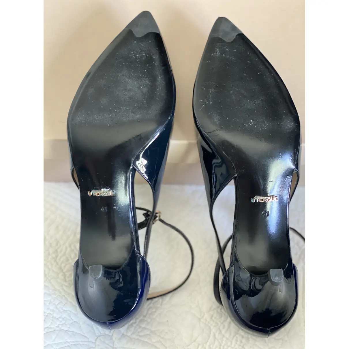 Patent leather heels Uterque