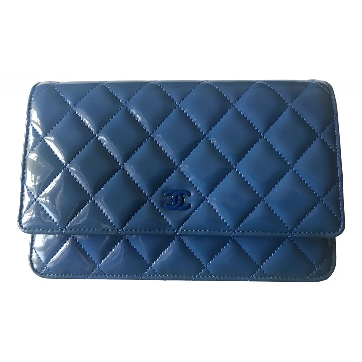 Wallet on Chain patent leather clutch bag Chanel