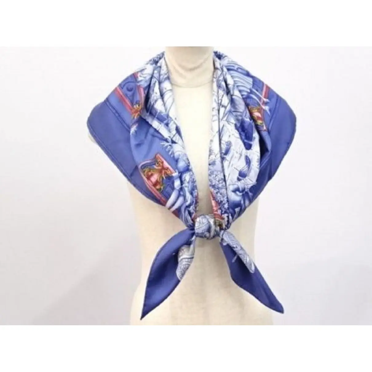 Buy Hermès Carré 90 silk silk handkerchief online - Vintage