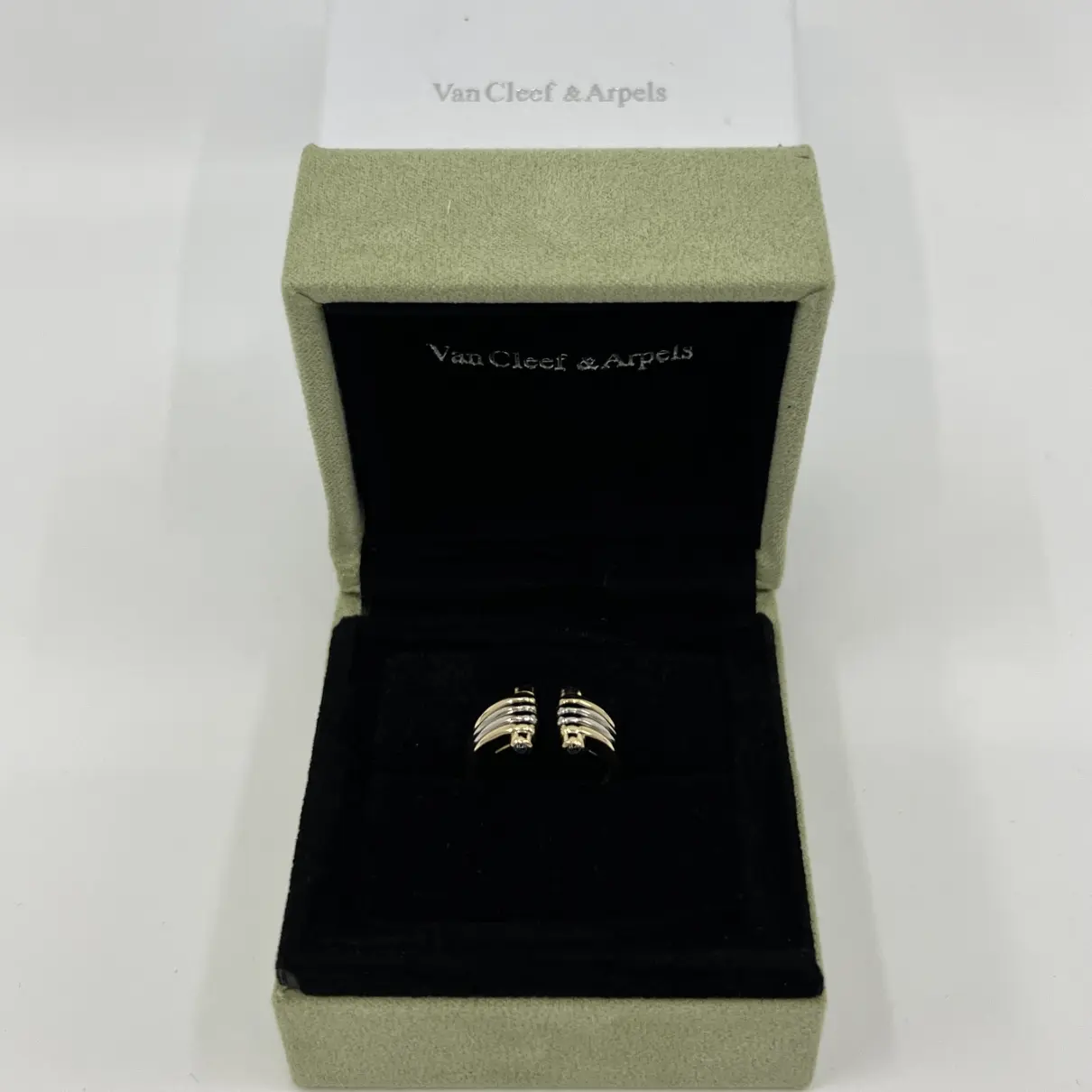 Buy Van Cleef & Arpels Yellow gold ring online