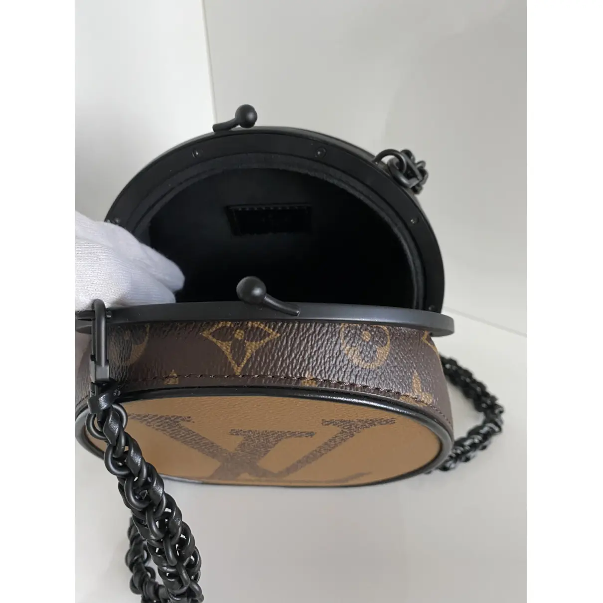 Boîte chapeau souple cloth handbag Louis Vuitton