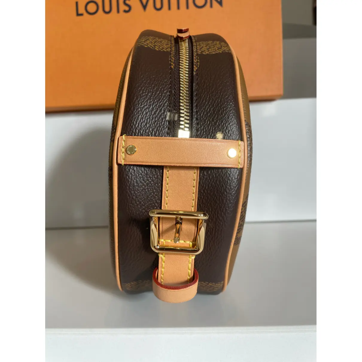 Boîte chapeau souple cloth crossbody bag Louis Vuitton