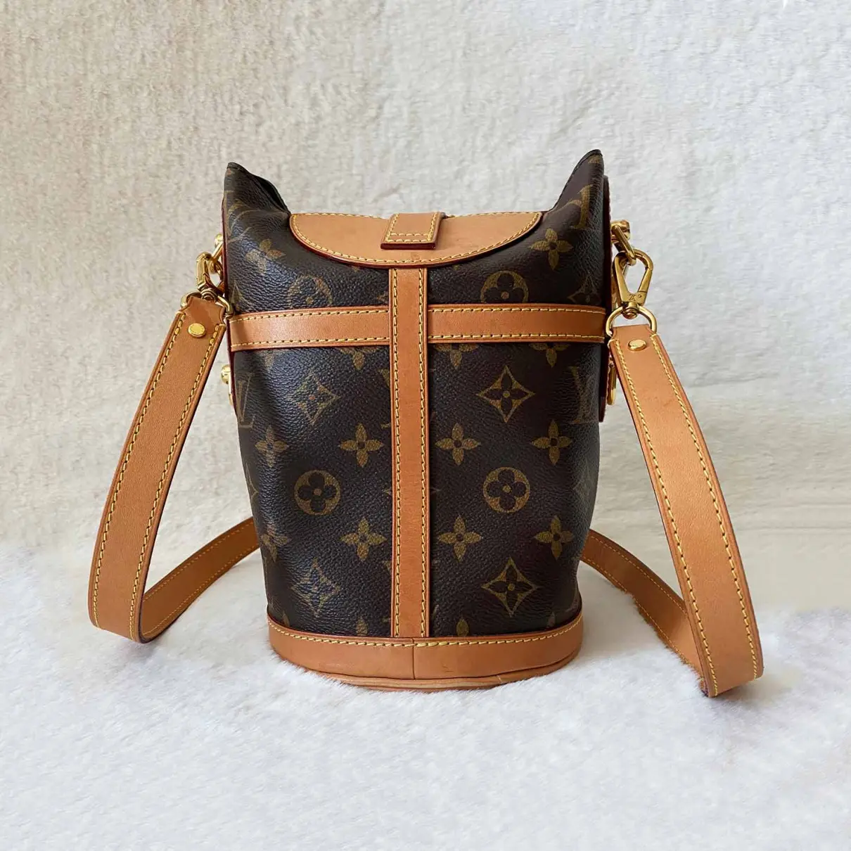 Buy Louis Vuitton Duffle cloth handbag online