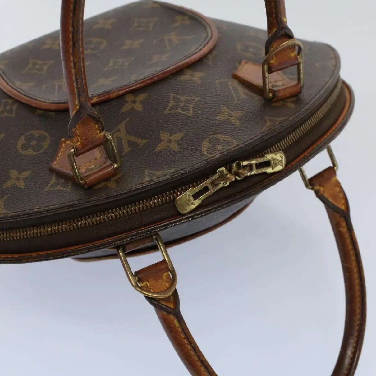 Ellipse Louis Vuitton Bags - Vestiaire Collective