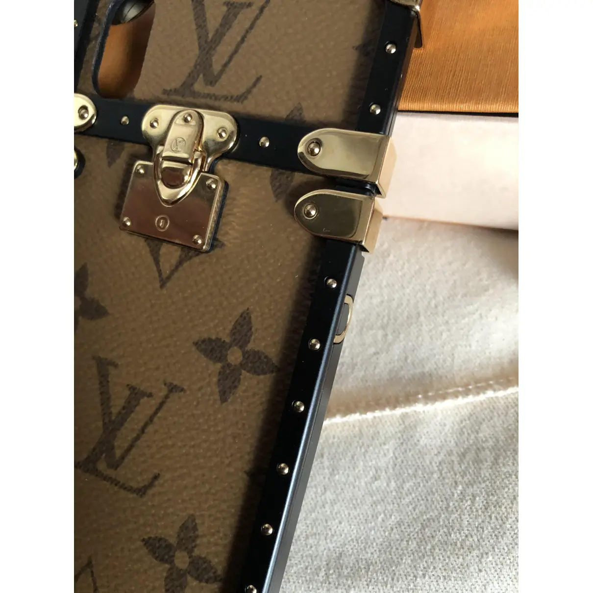 Cloth iphone case Louis Vuitton