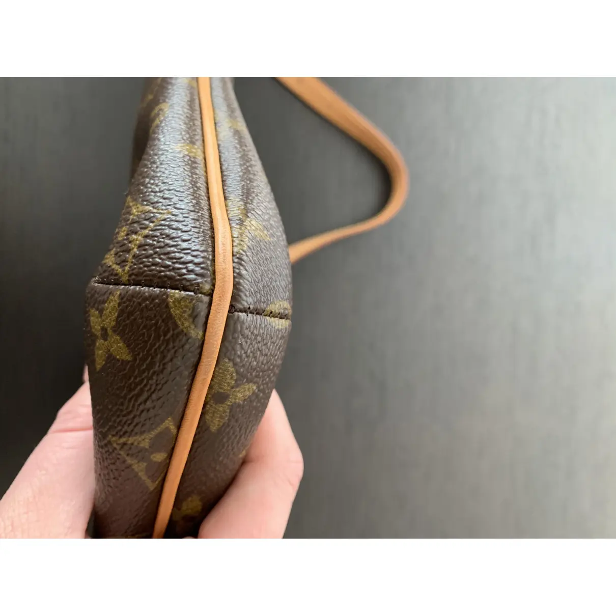 Buy Louis Vuitton Musette Tango cloth handbag online - Vintage