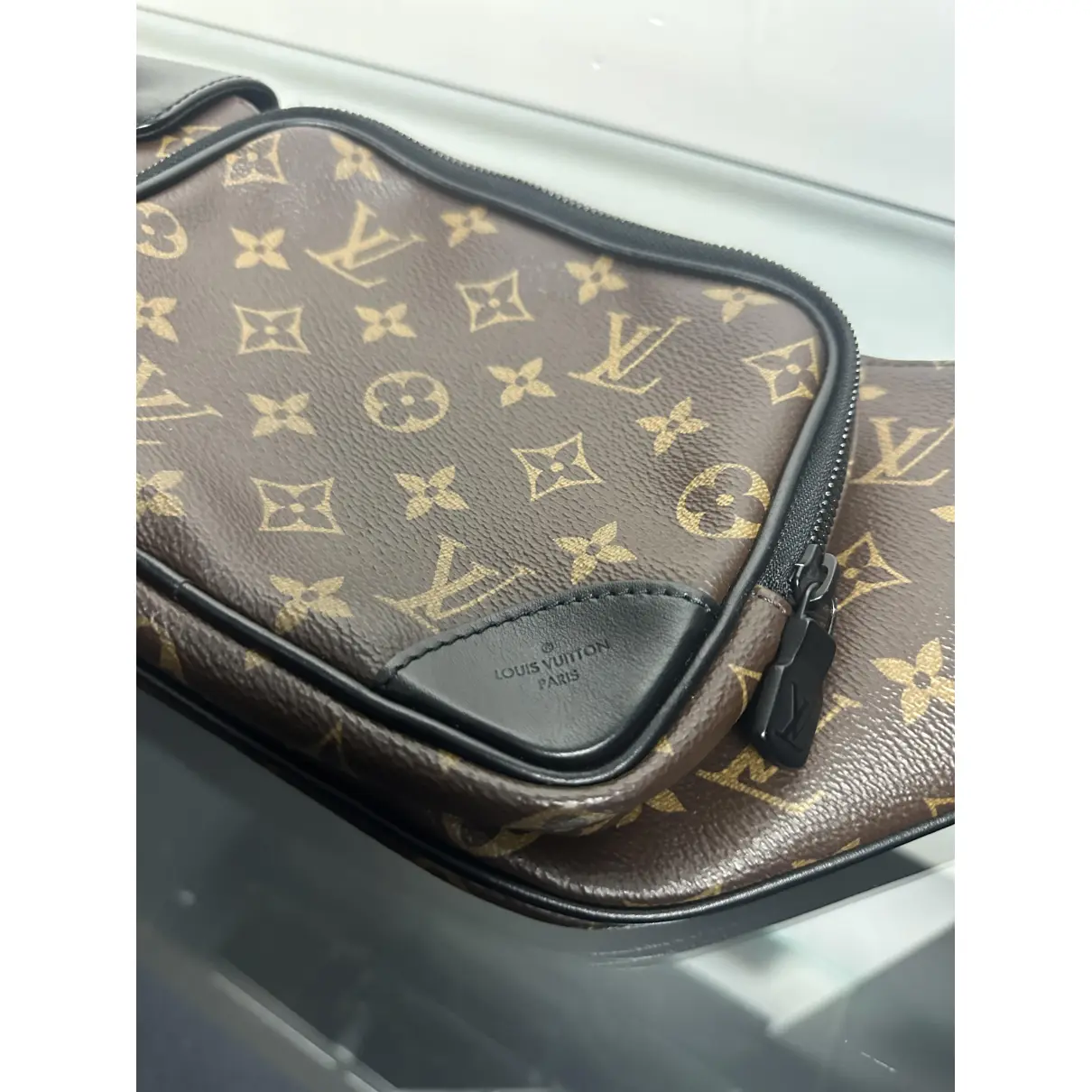 Bum Bag / Sac Ceinture leather travel bag Louis Vuitton