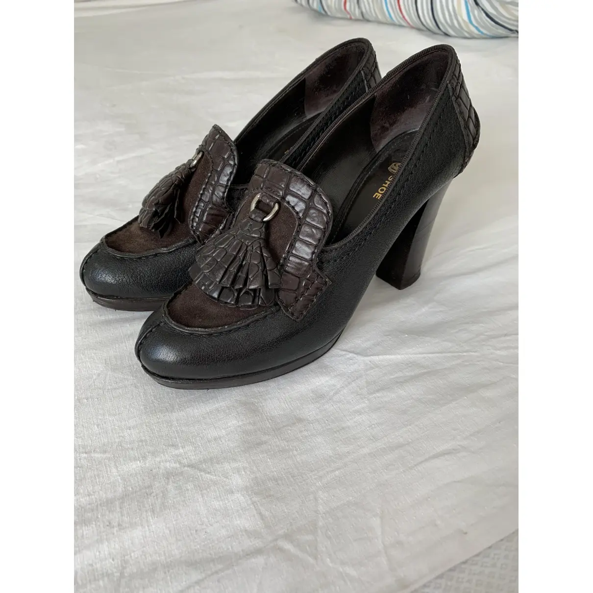Leather heels Carshoe