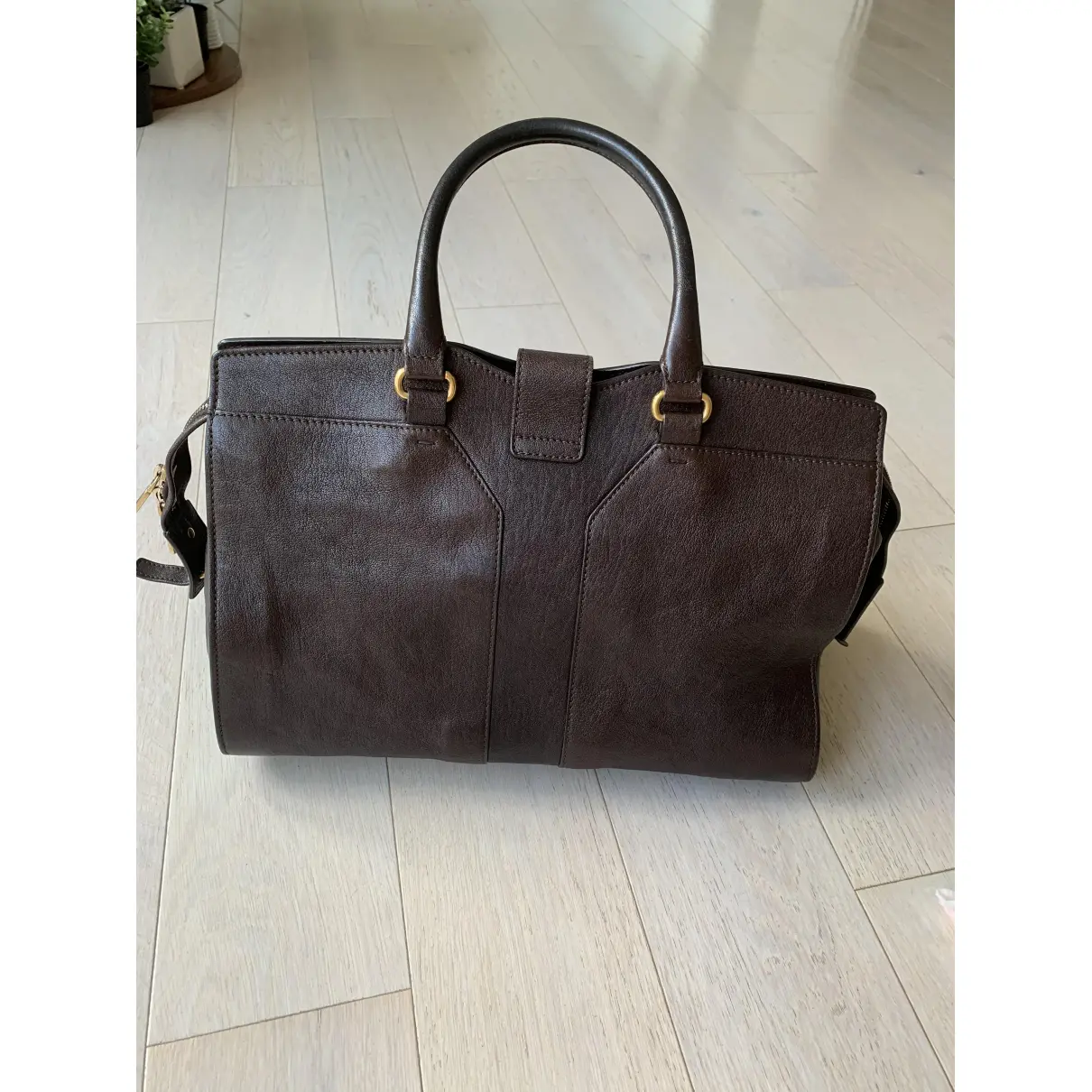 Buy Yves Saint Laurent Chyc leather handbag online