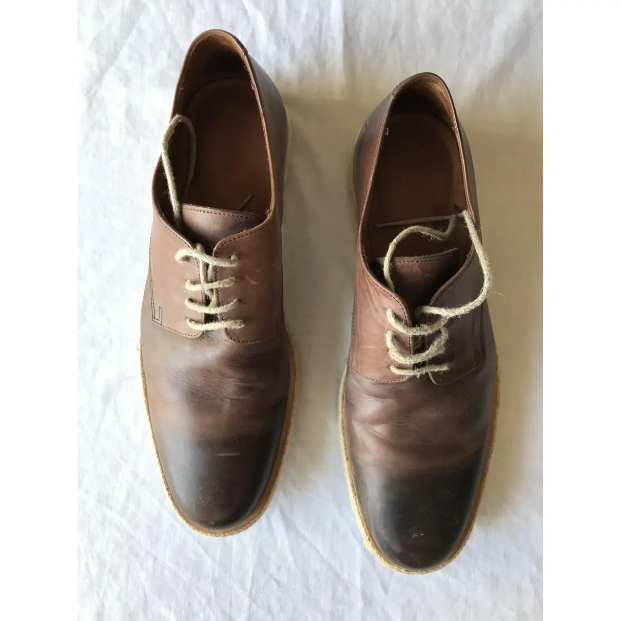 Leather lace ups Closed