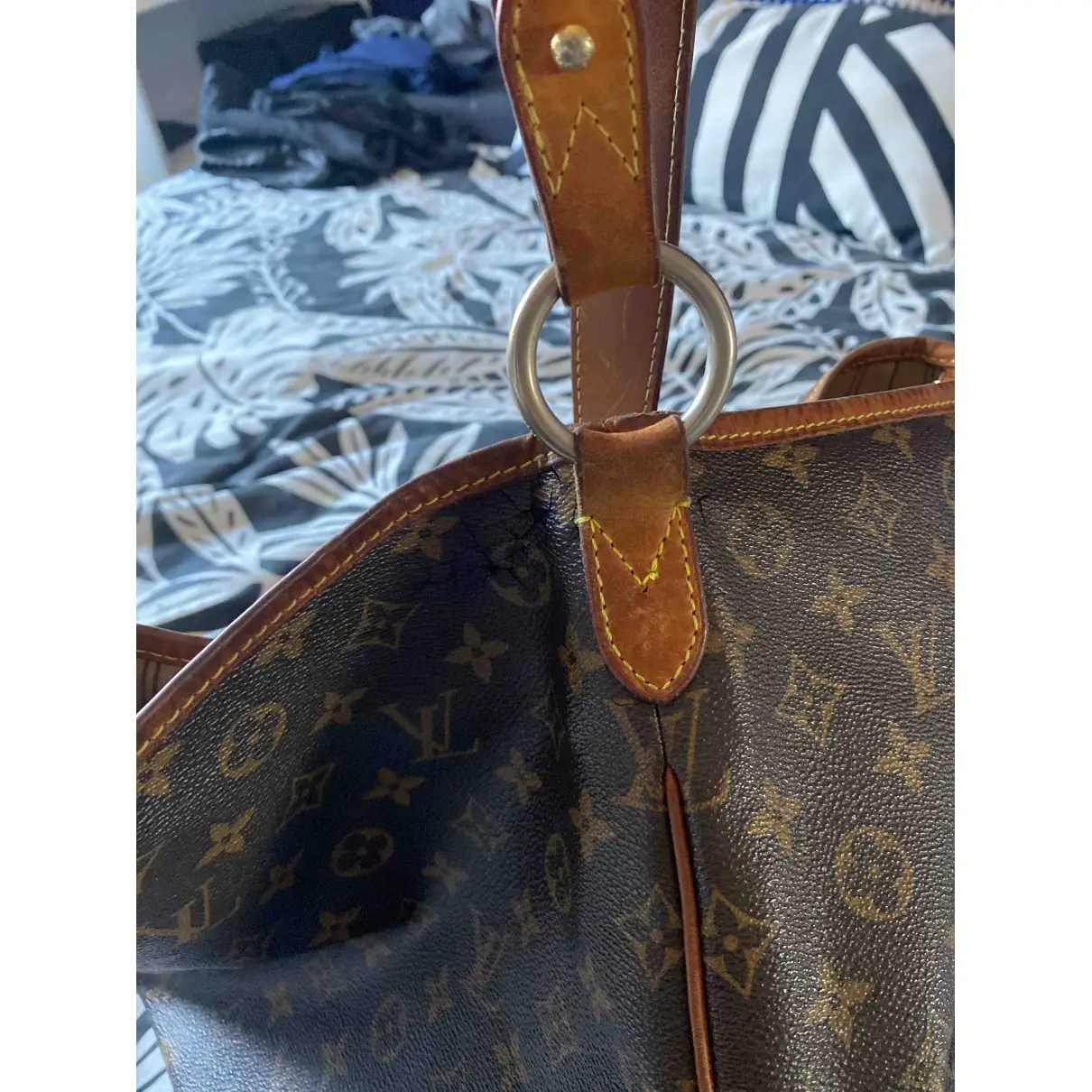 Buy Louis Vuitton Delightful leather handbag online - Vintage