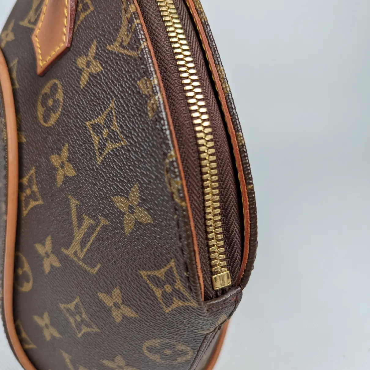 Ellipse leather handbag Louis Vuitton