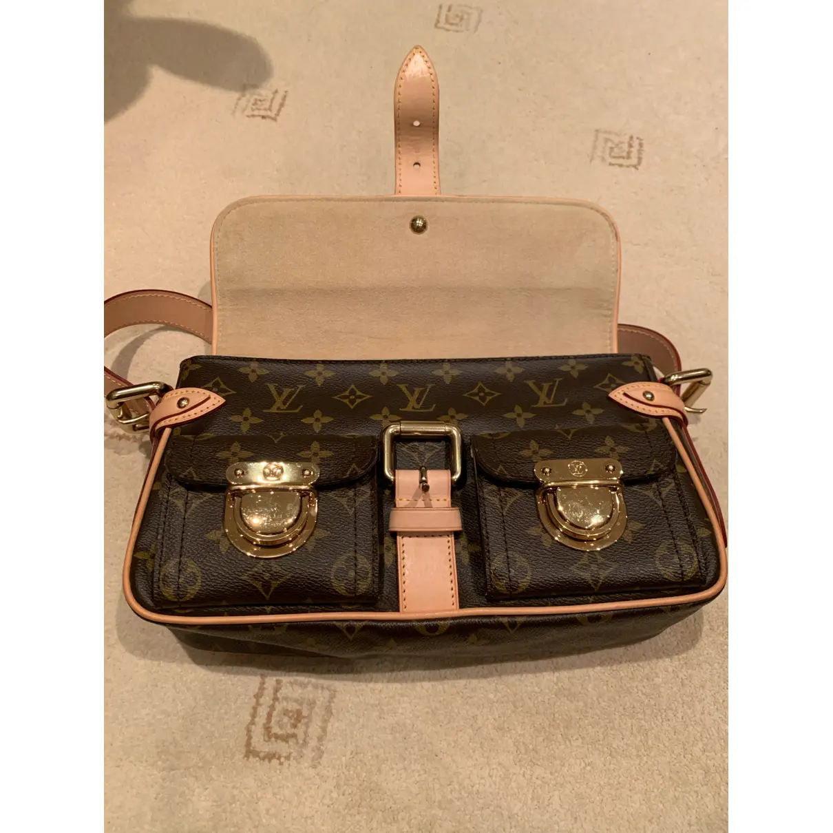 Buy Louis Vuitton Hudson leather handbag online