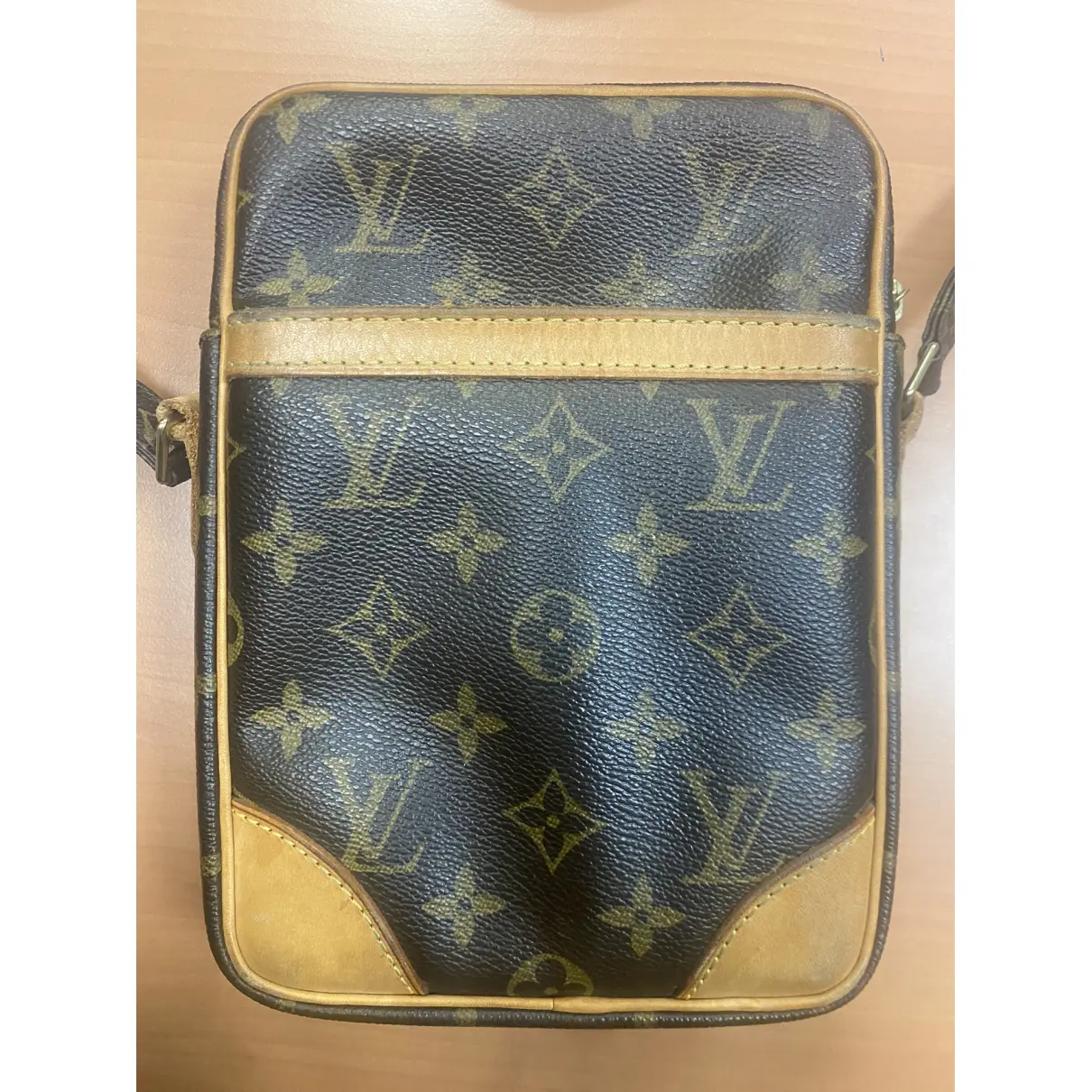 Buy Louis Vuitton Leather bag online