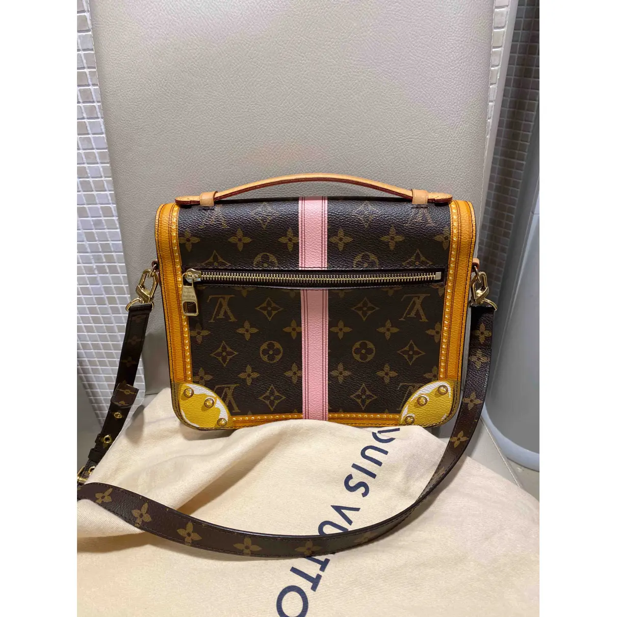 Buy Louis Vuitton Metis leather handbag online