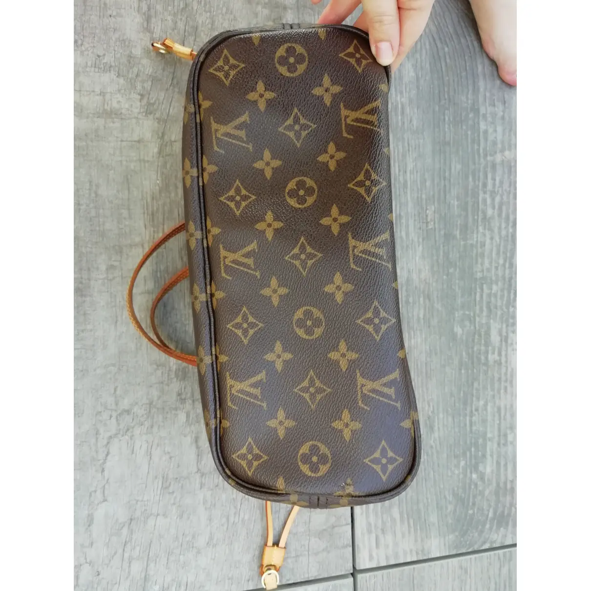 Buy Louis Vuitton Neverfull leather tote online