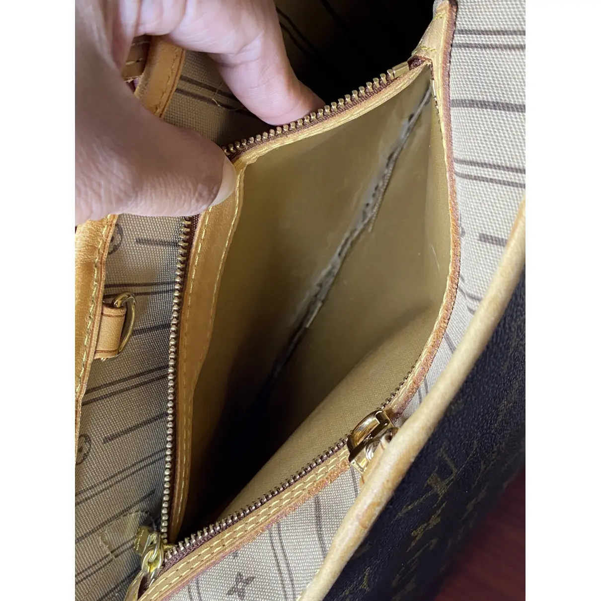 Buy Louis Vuitton Neverfull leather tote online - Vintage