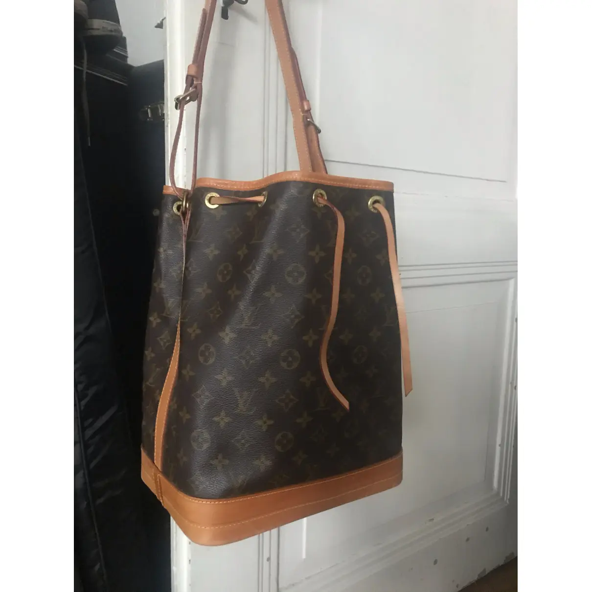 Buy Louis Vuitton Noé leather handbag online
