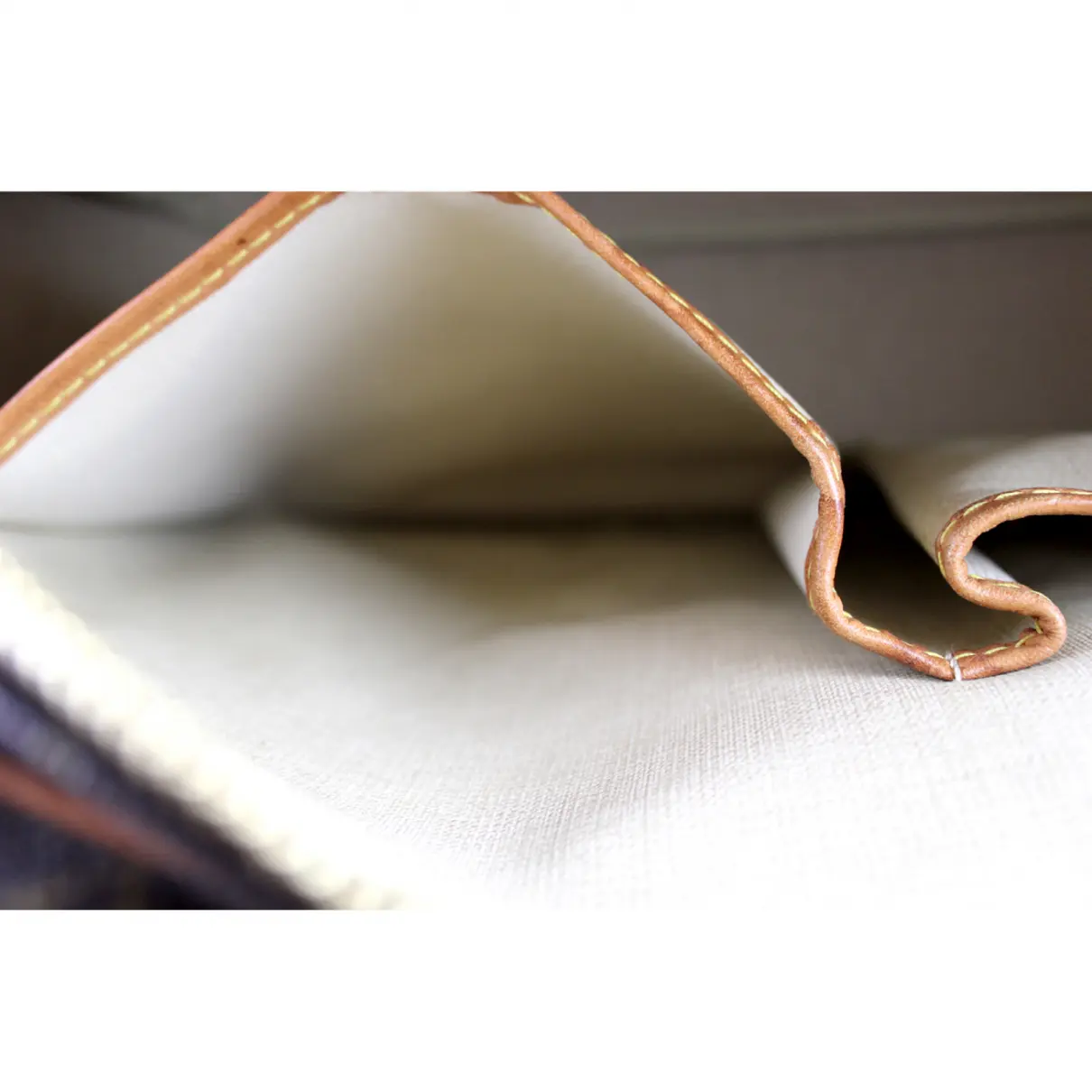Reporter leather handbag Louis Vuitton - Vintage