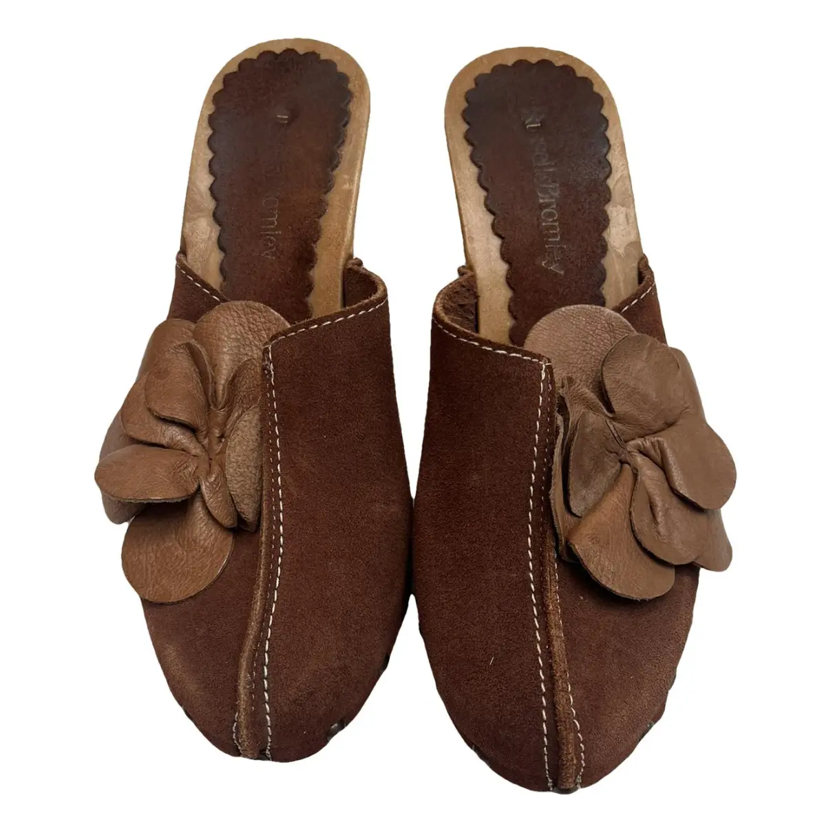 Leather mules & clogs