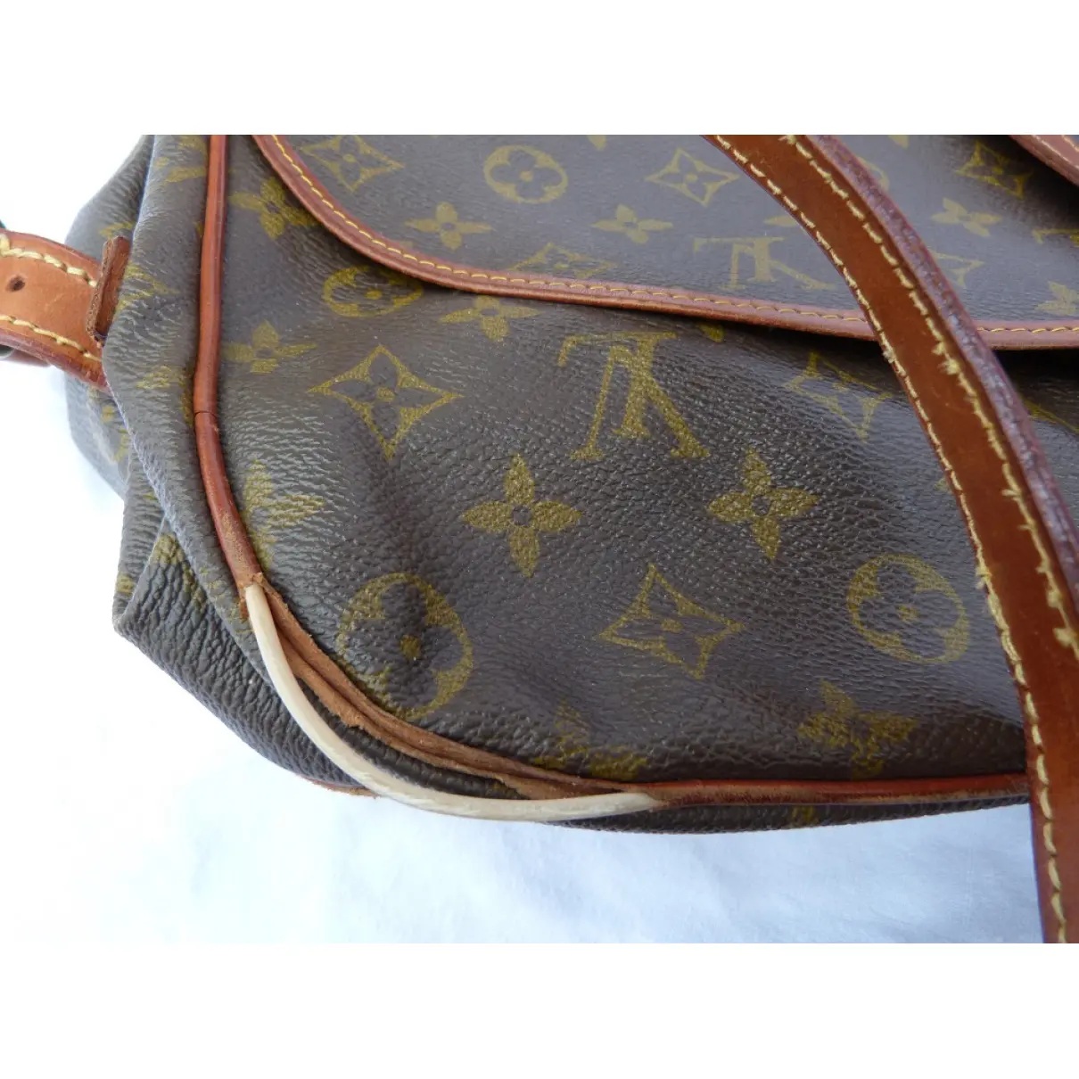 Saumur leather crossbody bag Louis Vuitton - Vintage