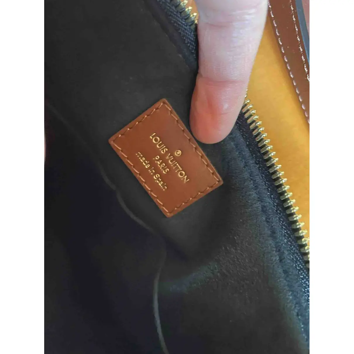 Tote V leather handbag Louis Vuitton