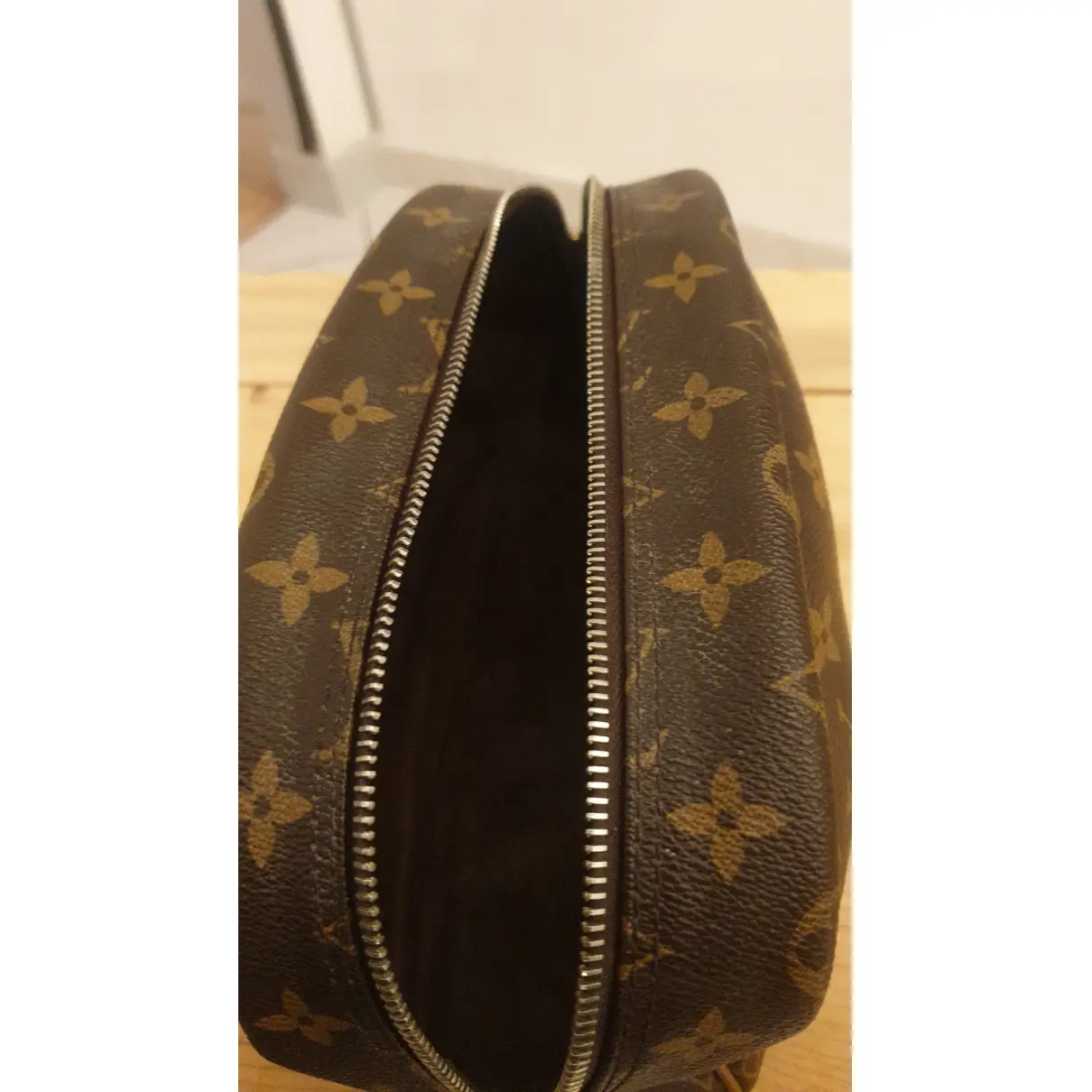 Trousse de toilette  leather small bag Louis Vuitton