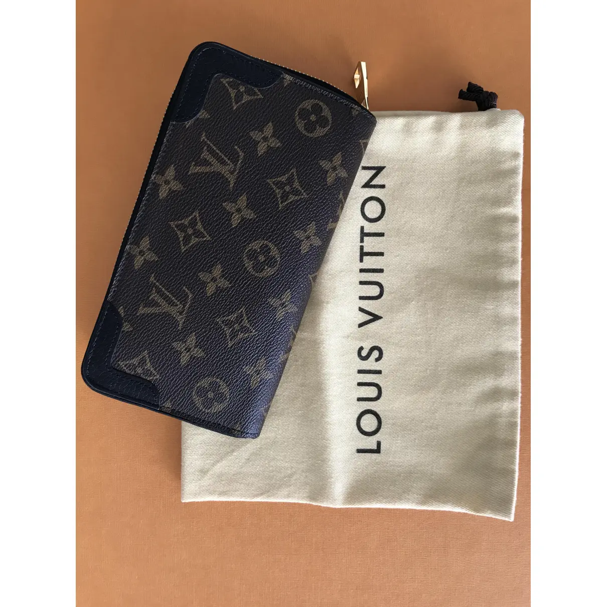 Buy Louis Vuitton Retiro wallet online