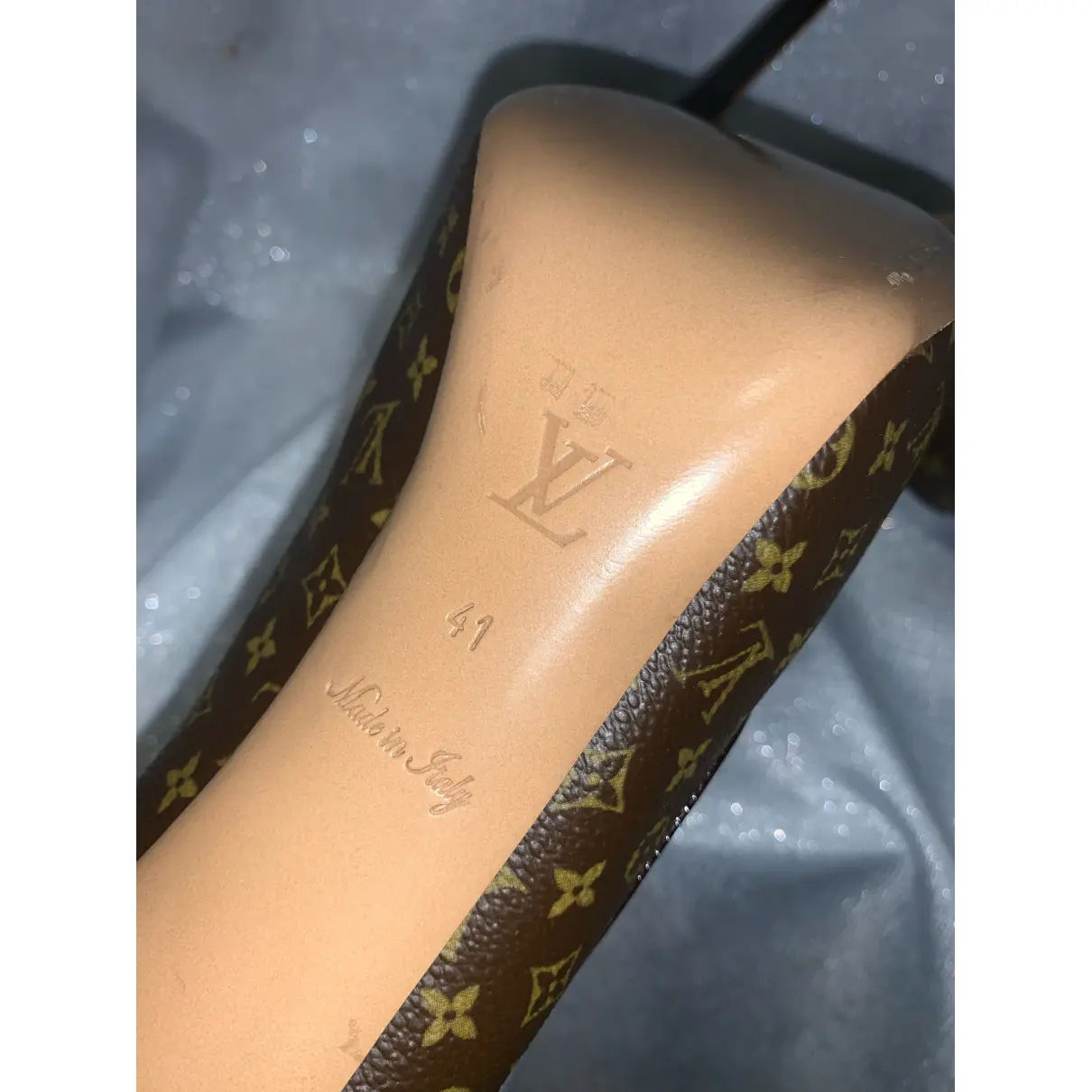 Chérie patent leather heels Louis Vuitton