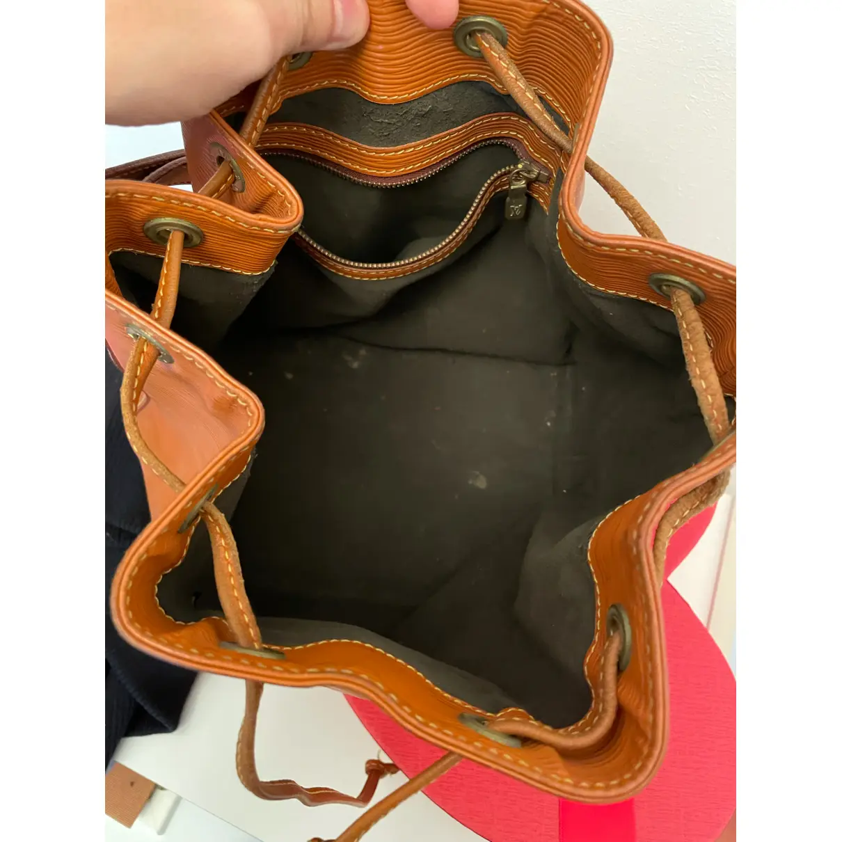 Buy Louis Vuitton Noé leather handbag online - Vintage
