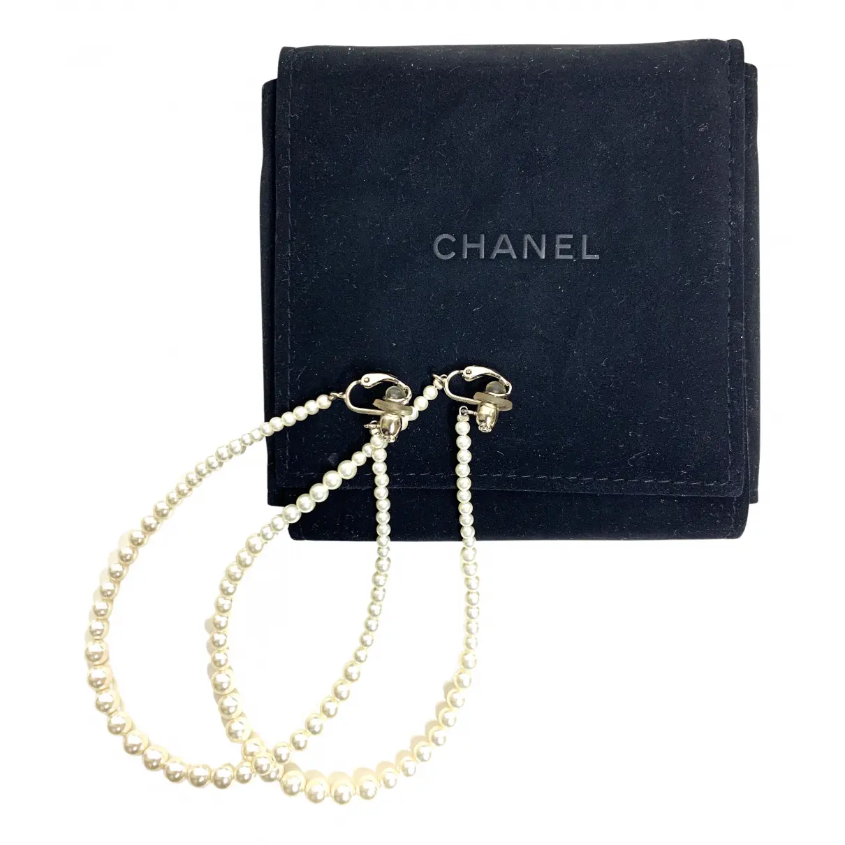 Pearl earrings Chanel