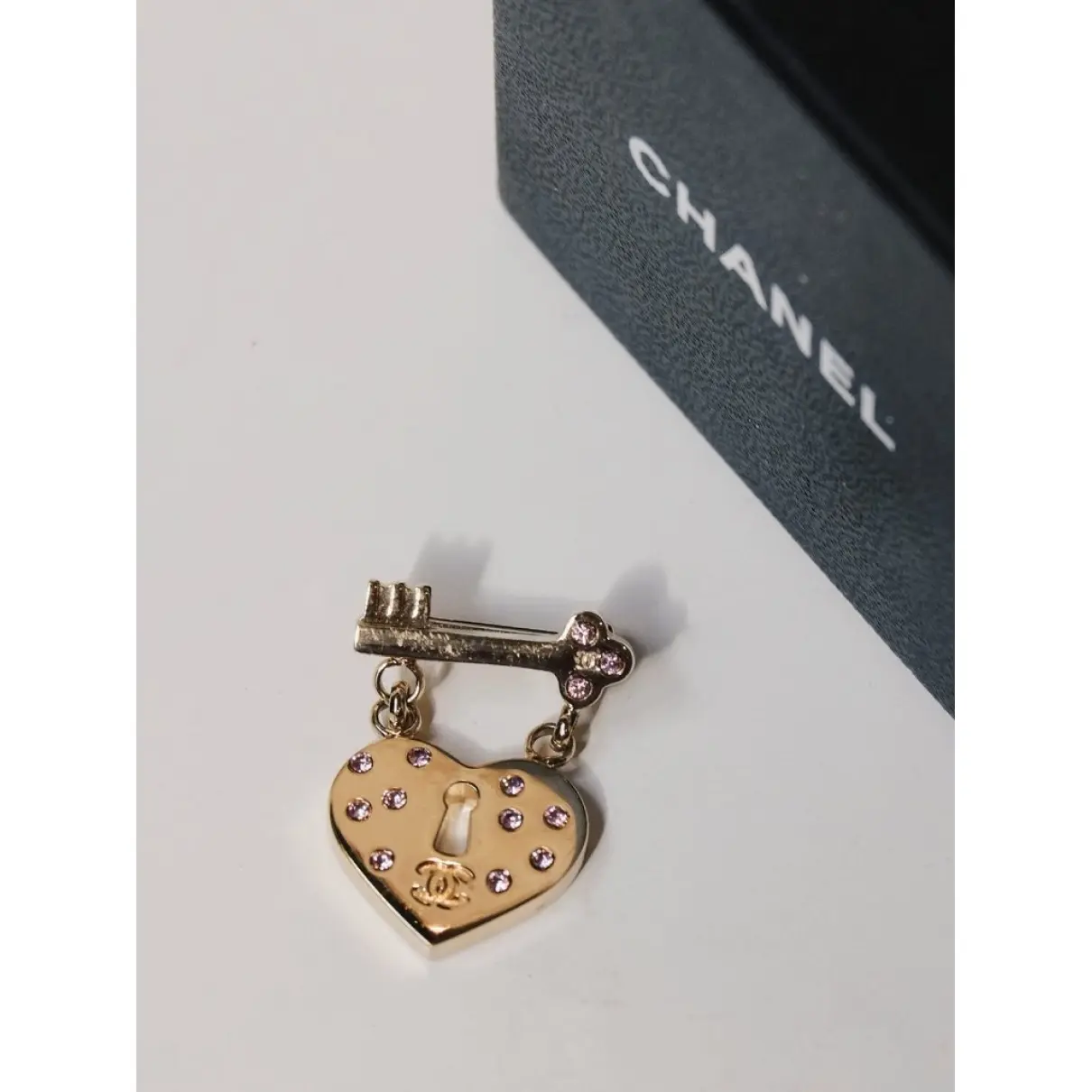 Chanel Pin & brooche for sale - Vintage