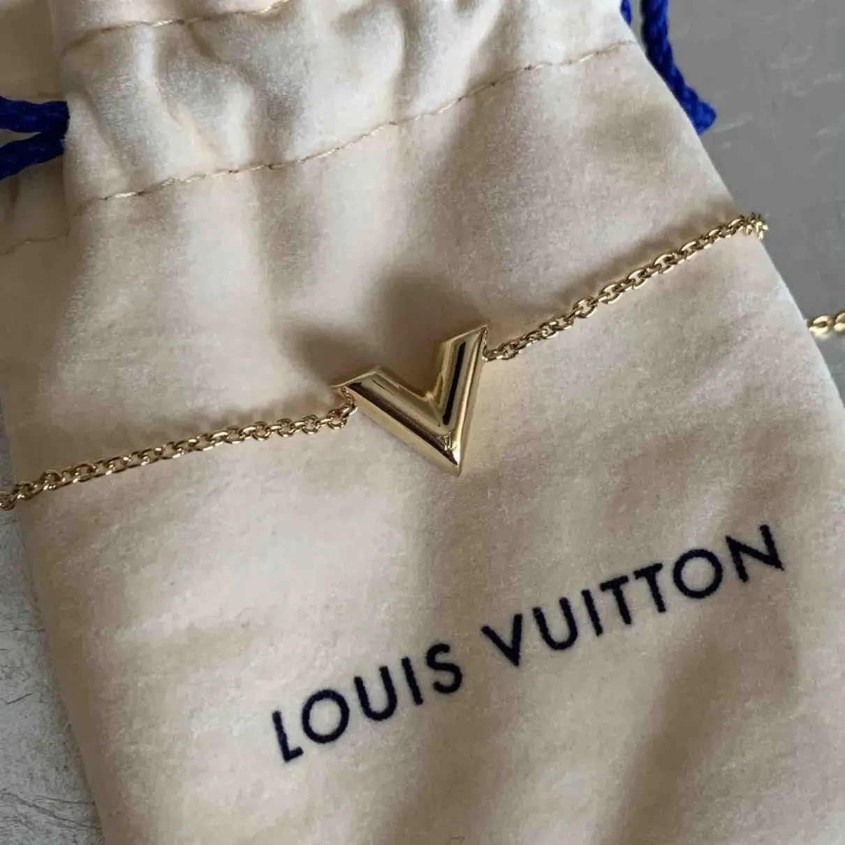 Buy Louis Vuitton Essential V bracelet online