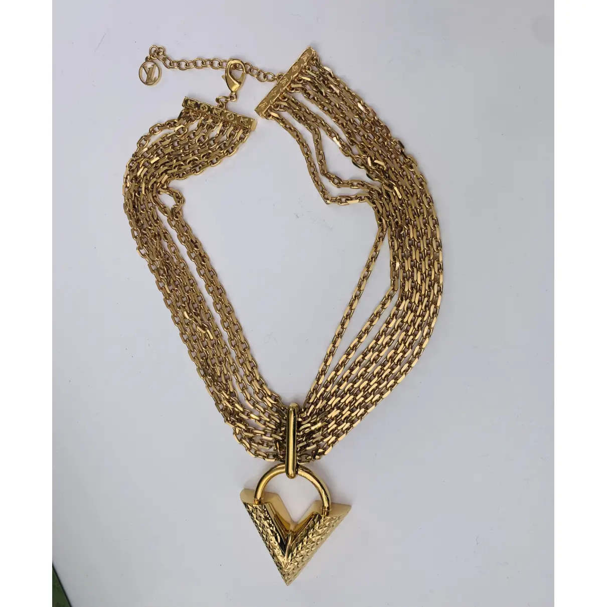 Essential V necklace Louis Vuitton