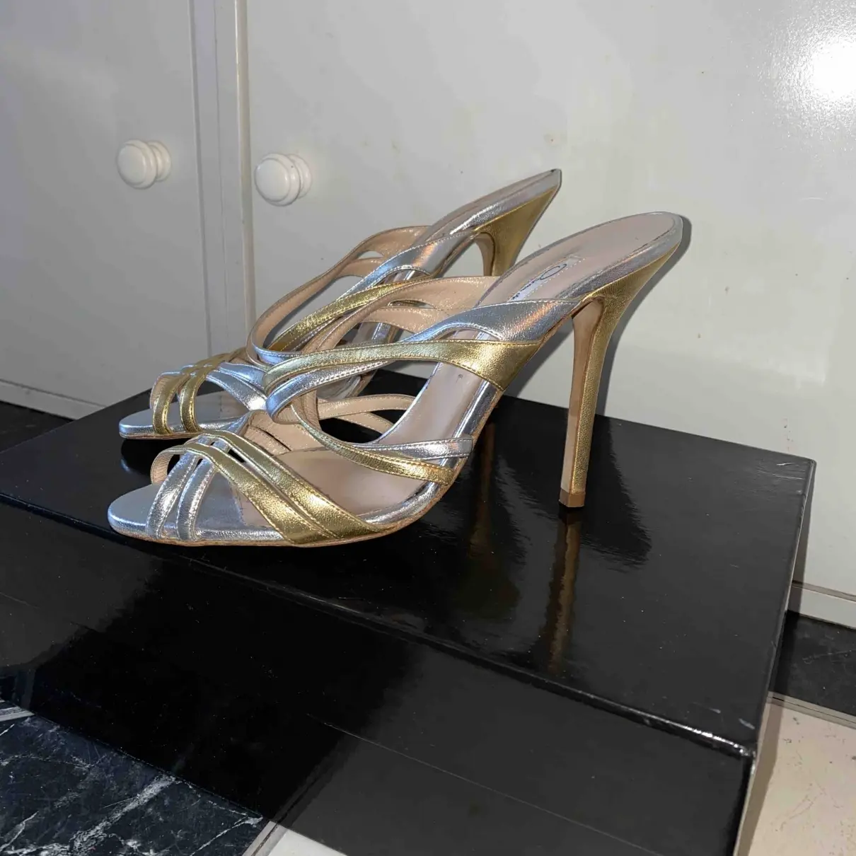 Oscar De La Renta Leather heels for sale