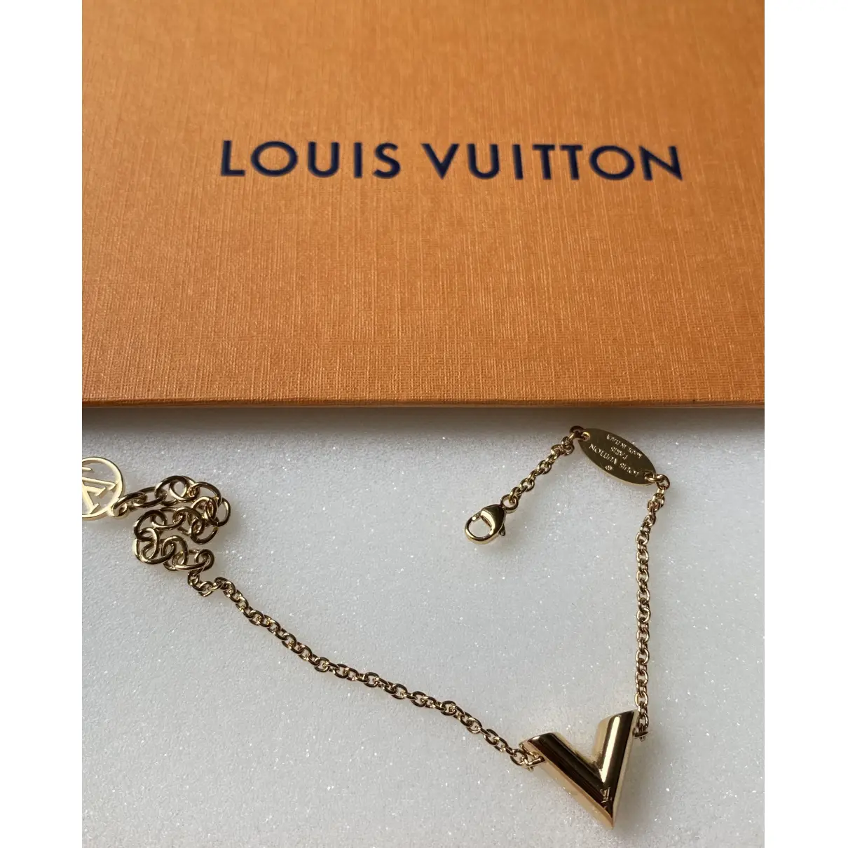 Essential V bracelet Louis Vuitton