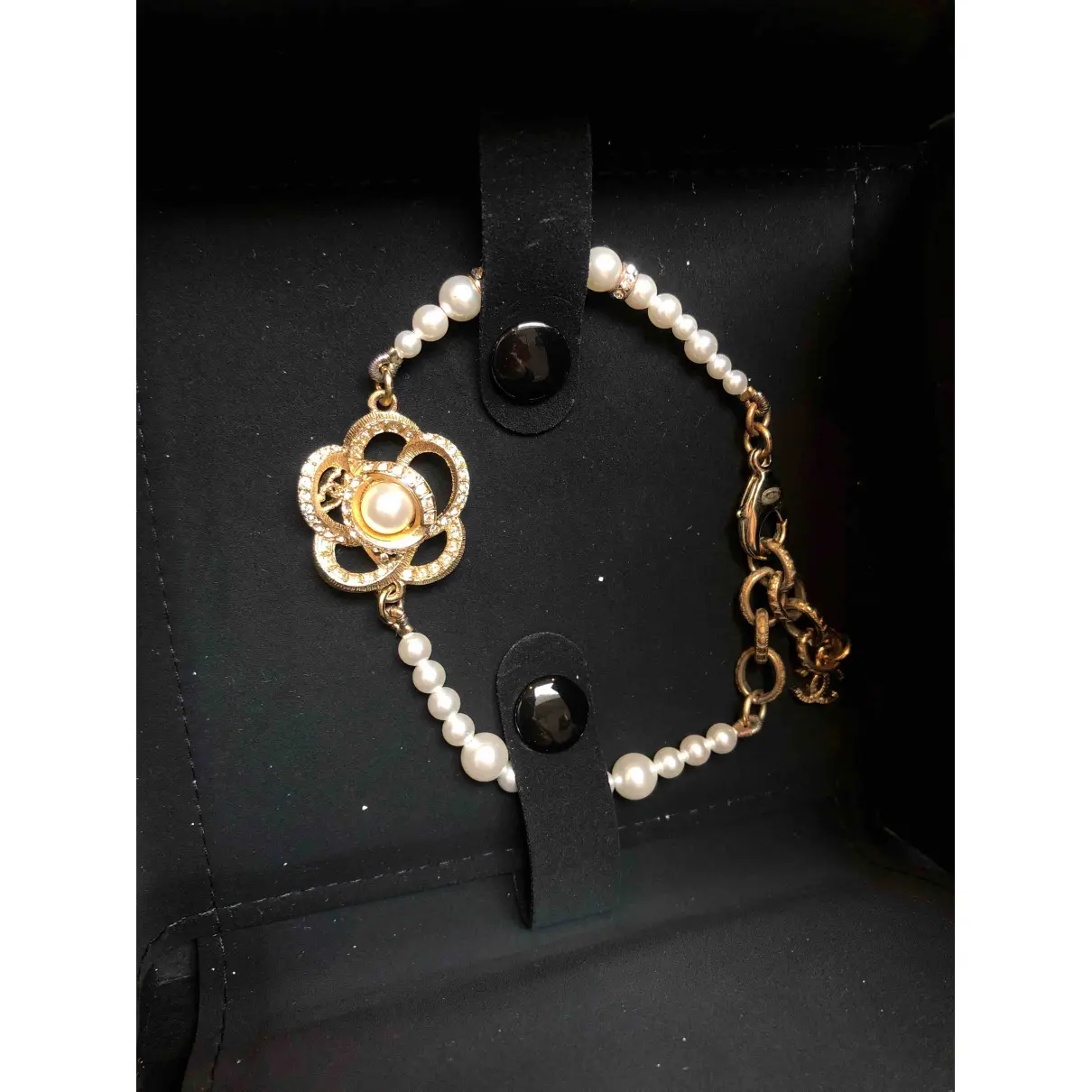 Camélia pearls bracelet Chanel