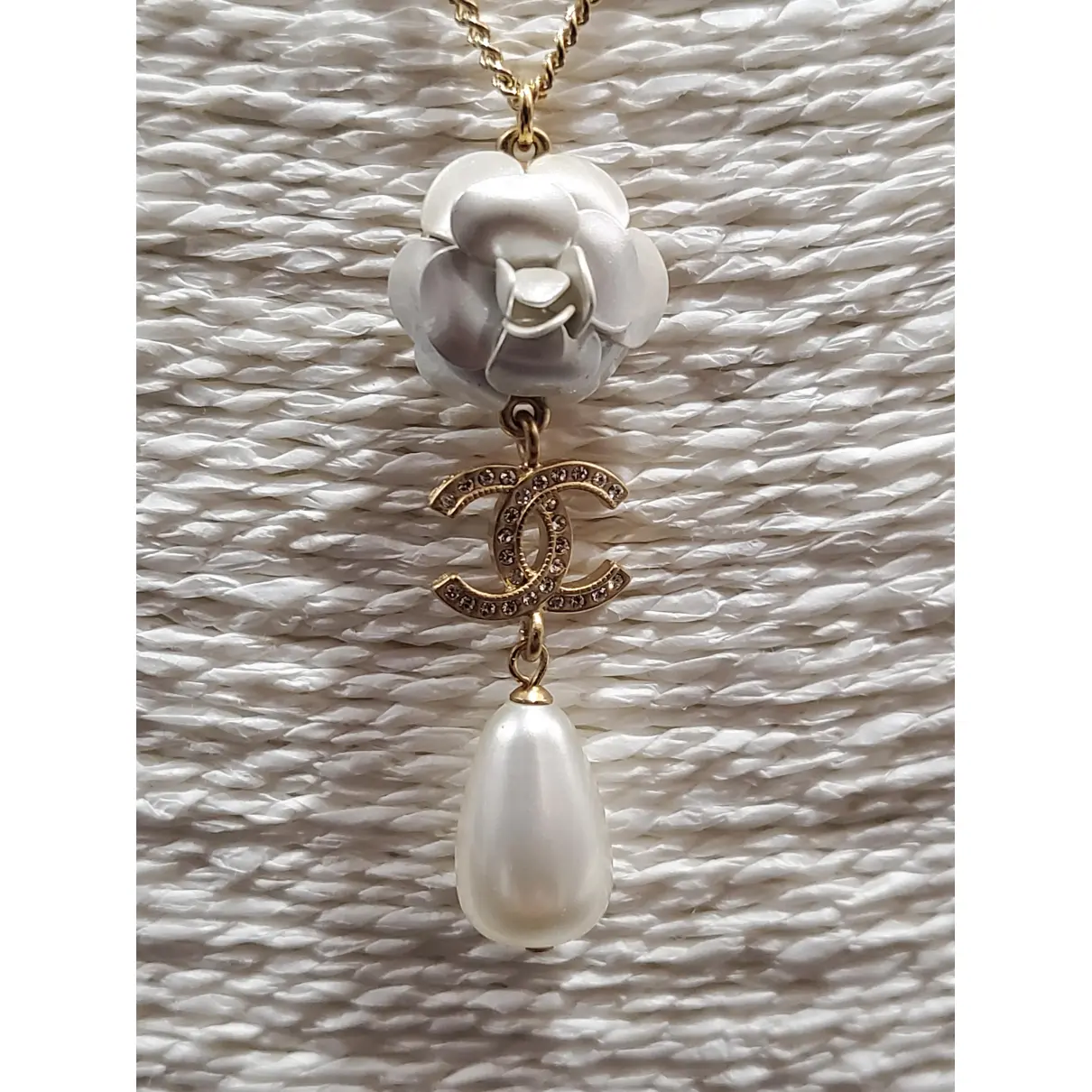 CC pearls necklace Chanel