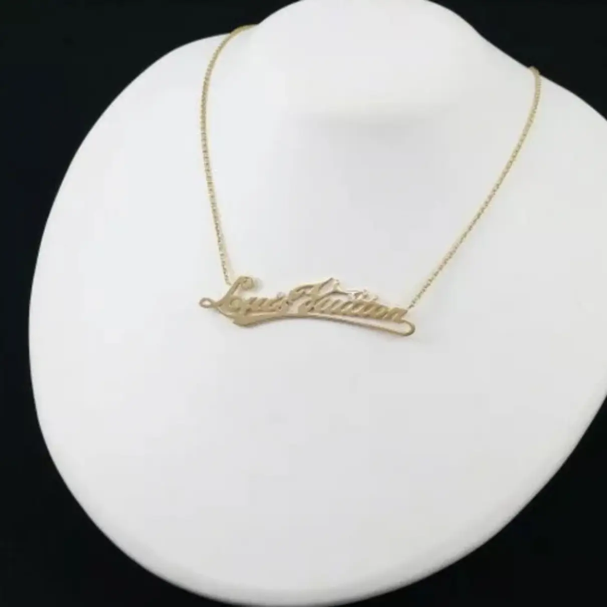Yellow gold necklace Louis Vuitton