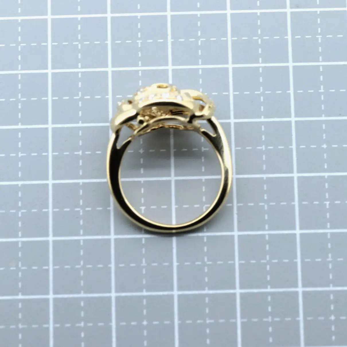 Yellow gold ring Tasaki