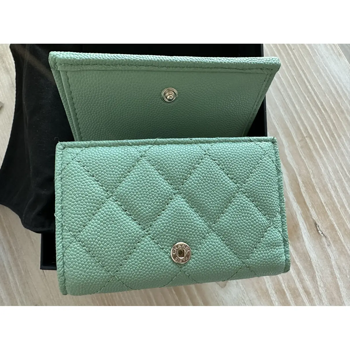 Timeless/classique leather wallet Chanel Green in Leather - 39044106