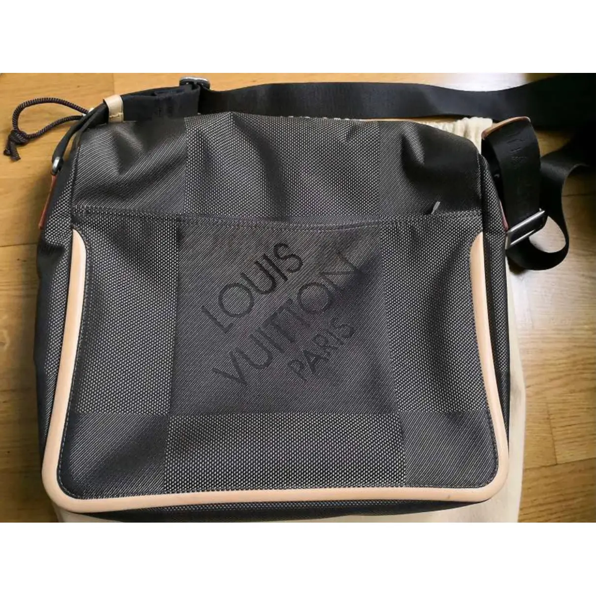 Terre Damier Geant Messenger cloth bag Louis Vuitton