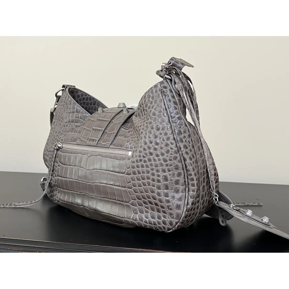 Buy Balenciaga Le Cagole leather handbag online