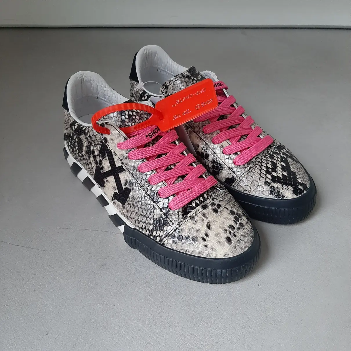 Buy Off-White Vulcalized leather trainers online