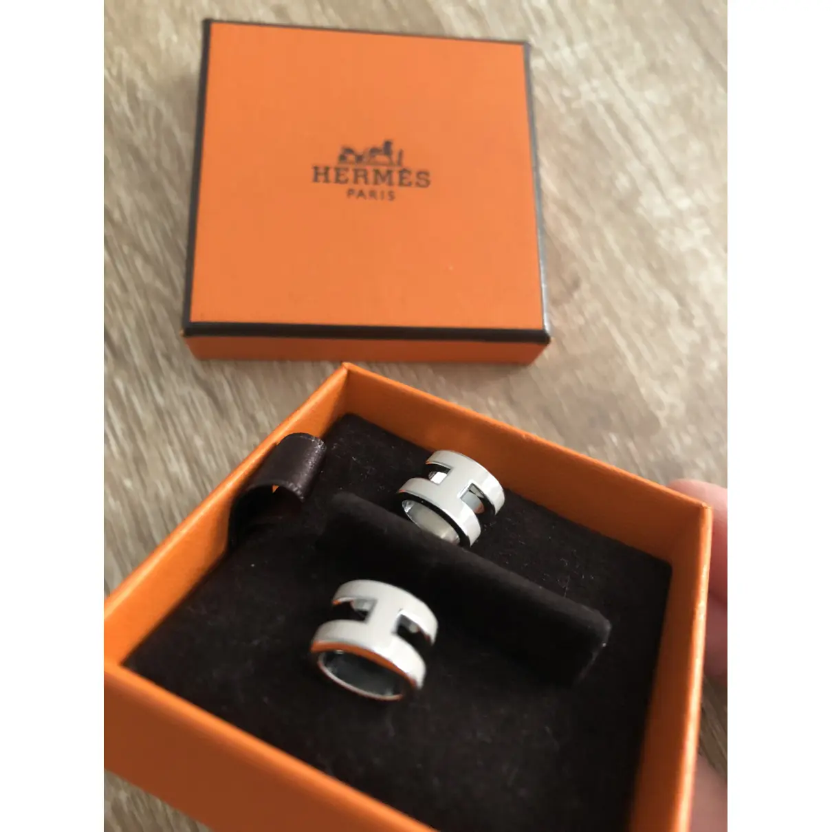 Buy Hermès Pop H platinum earrings online