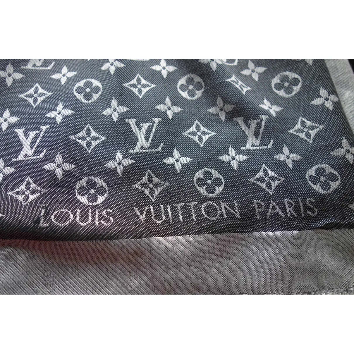 Silk stole Louis Vuitton